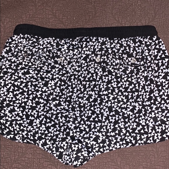 Drawstring shorts - Picture 2 of 3